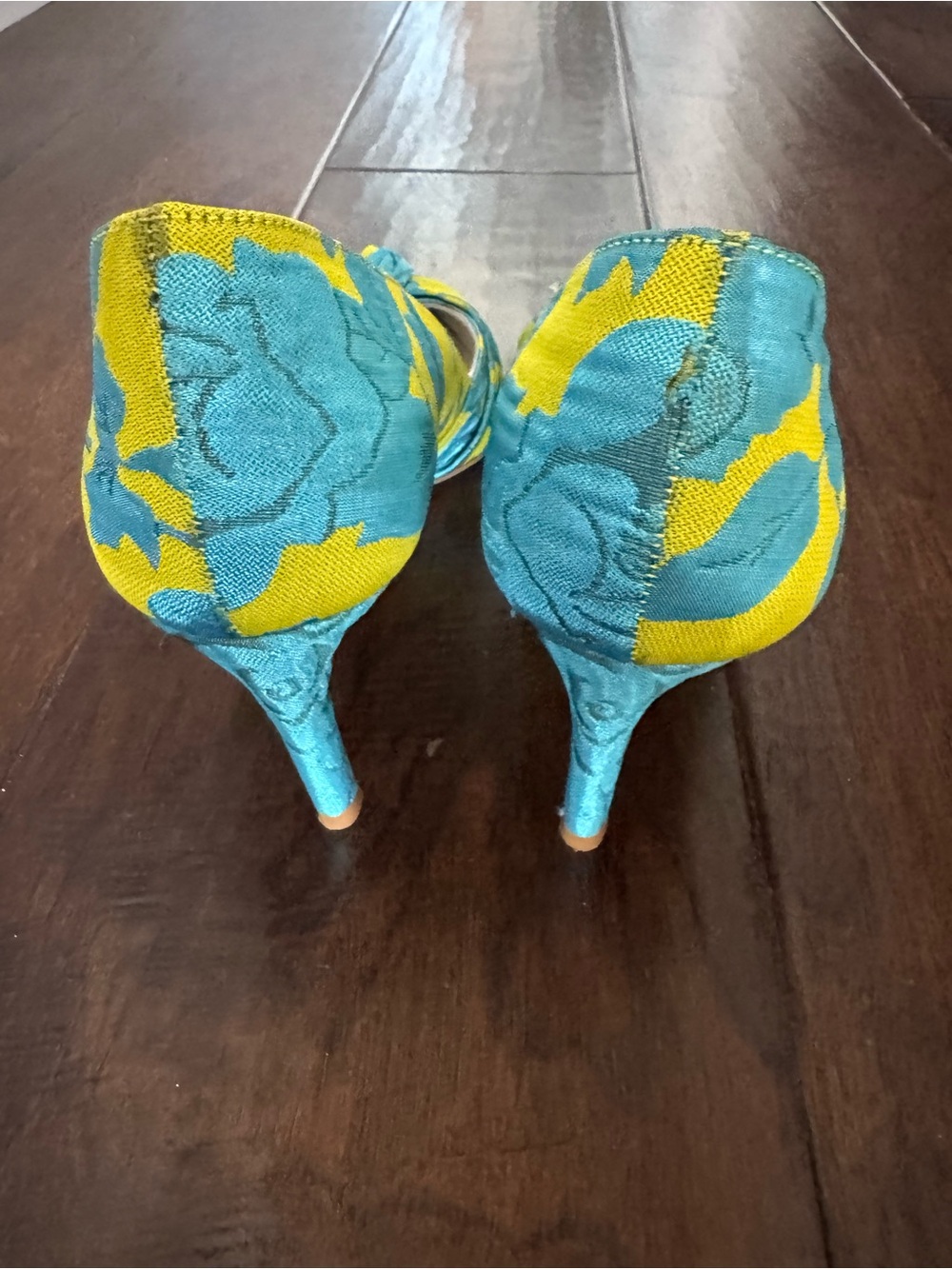 Bettye Muller Teal and Yellow Pointed Toe heals - Picture 4 of 6